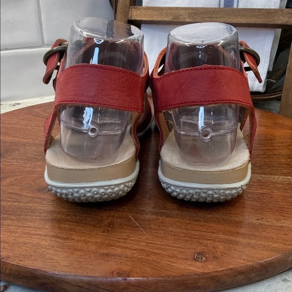 Quoddy W Ring Red Leather Women's Sandals
